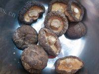 家常菜香菇炖豆腐做法图解1)