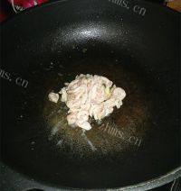 莴笋炒肉丝做法图解4)