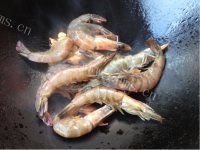美味的茼蒿炒海虾的做法图解六