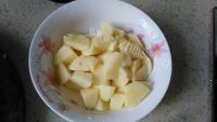美味的粉蒸土豆做法图解4)
