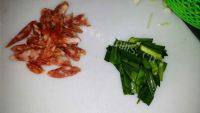 香鲜至极的荷兰豆炒腊肠做法图解2)
