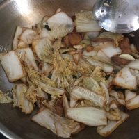 诱人的白菜炖冻豆腐做法图解6)