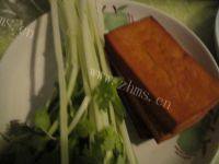 家常菜芹菜豆腐干做法图解1)