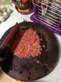 美味早餐皮蛋瘦肉粥做法图解4)