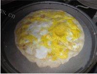 软嫩的鸡蛋卷饼做法图解6)