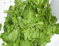 滑爽的蒜蓉茼蒿做法图解2)