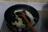 很有食欲的蒜蓉炒虾做法图解5)