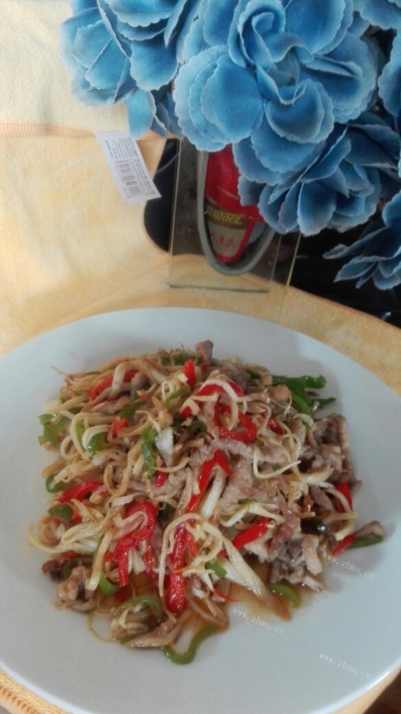 营养丰富的茭白炒肉丝