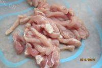 家庭版豇豆炒肉做法图解2)