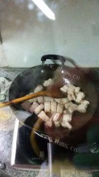 家常菜春笋红烧肉做法图解2)