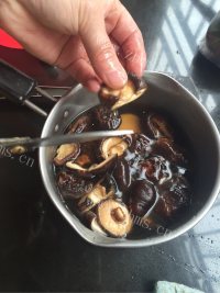 美味的香菇猪蹄做法图解9)