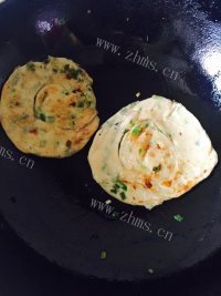 香飘十里的葱油饼做法图解10)