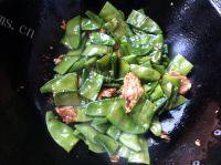 食欲满满的扁豆角炒肉做法图解7)