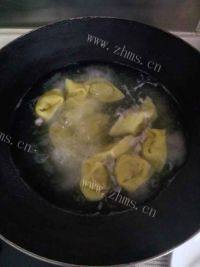 口味极佳的大馄饨做法图解7)
