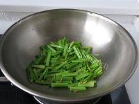 家常菜芹菜炒腊肉做法图解5)