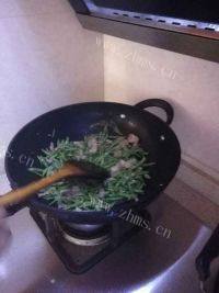 家常菜五花肉炒四季豆做法图解4)