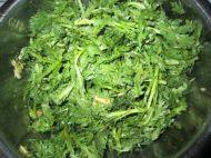 很有食欲的凉拌茼蒿做法图解4)