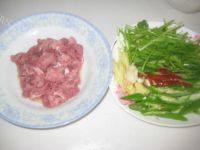 「DIY美食」芹菜炒肉做法图解2)