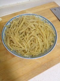 自制醋溜土豆丝做法图解5)
