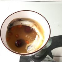 营养炖鱼头汤做法图解12)