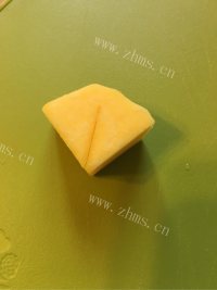 香喷喷的芒果奶昔做法图解4)