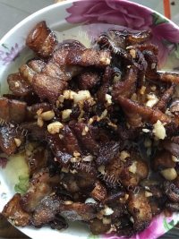 美味的蒜香五花肉
