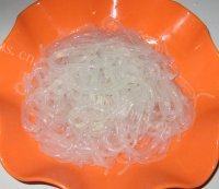 家庭版芹菜炒粉条做法图解2)