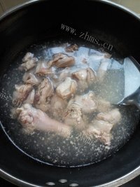美味的茶香栗子鸡做法图解4)