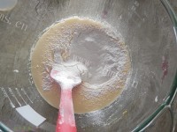 美味佳肴般的老式鸡蛋糕做法图解5)