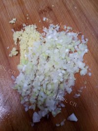 自制白菜猪肉馅饼做法图解2)