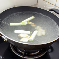 美味鲜香的韩式酱牛肉做法图解2)