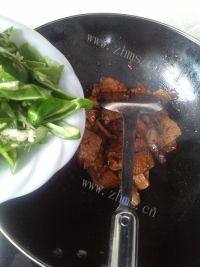 家常菜青椒炒腊肉做法图解8)
