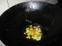 美味的青椒炒土豆片做法图解2)