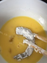 美味的黄金虾做法图解5)