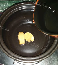 清淡的鸡蛋青菜年糕汤做法图解2)