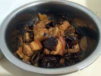 家常菜茶树菇红烧肉