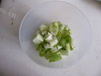 家常菜酸辣土豆片做法图解2)