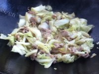 家常菜白菜炒平菇做法图解11)