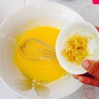 清香柠檬鸡蛋卷做法图解4)