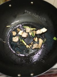 特下饭的猪肉白菜炖粉条做法图解5)