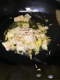 家常菜蒜薹炒肉做法图解4)