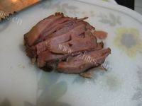 色味俱佳的腊肉炒芹菜做法图解3)
