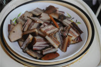好吃的腊肉鲜蔬一锅焖做法图解1)