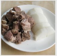美味萝卜炖牛腩做法图解2)
