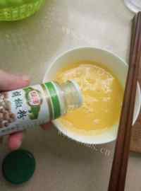 清脆爽口的苦瓜炒蛋做法图解6)