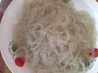 家常草菇烩西兰花做法图解6)