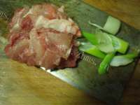 家常菜蒜苗豆腐做法图解7)