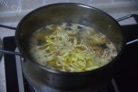 美味独特的酸辣小鱼汤的做法图解九