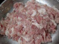 美味茭白炒肉丝做法图解2)