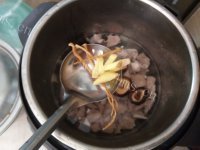 可口的干香菇猪舌头汤的做法图解八